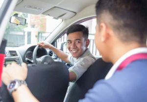 Cara Menjaga Kondisi Fisik Saat Mengemudi Perjalanan Jauh